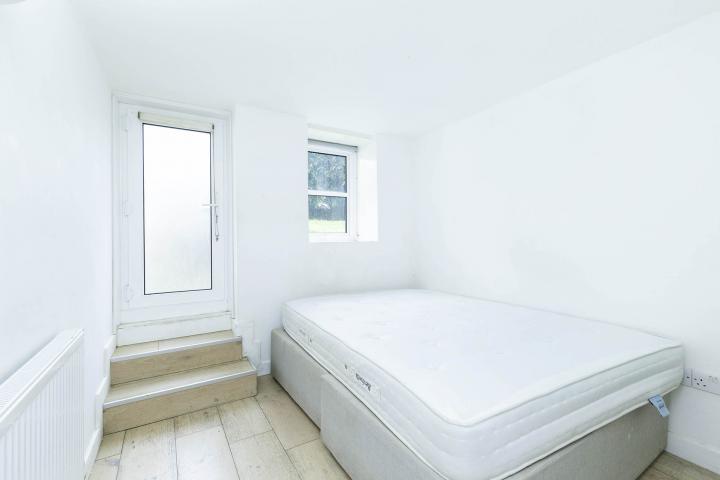 			2 Bedroom, 1 bath, 1 reception Flat			 Fairhazel Gardens, South Hampstead